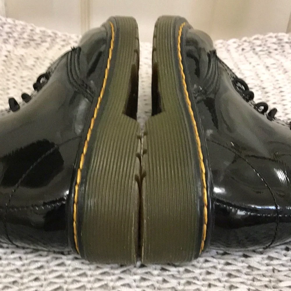 Doc Martens, the 1460 Junior Boots Black Patent